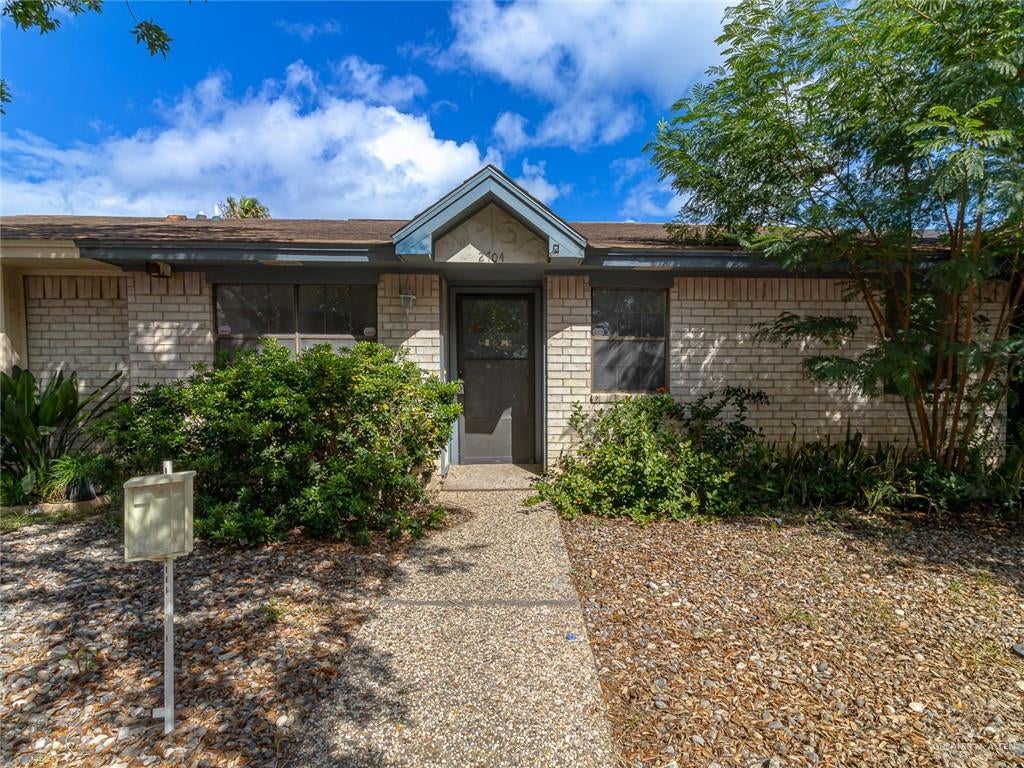 2704 Ashley Court — photo