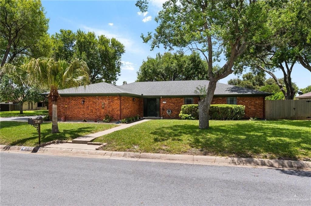 1614 Walnut Court — photo