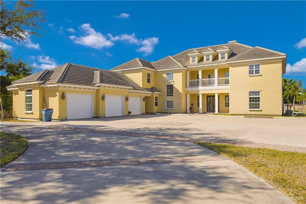 731 Lion Lake Drive S — photo