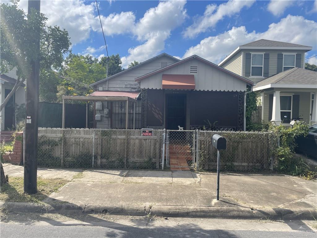 207 W Clark Avenue — photo