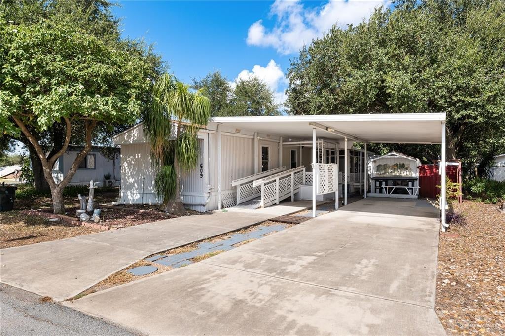 609 E Palmera Drive — photo