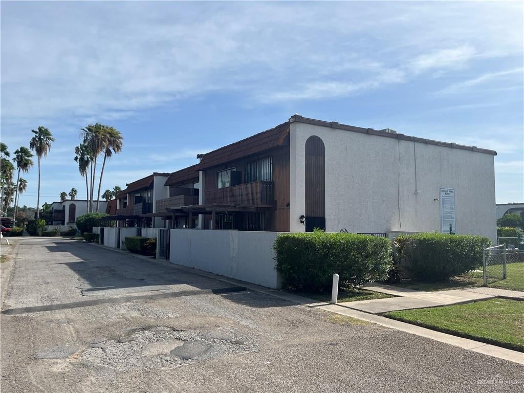 401 Boca Chica Boulevard — photo