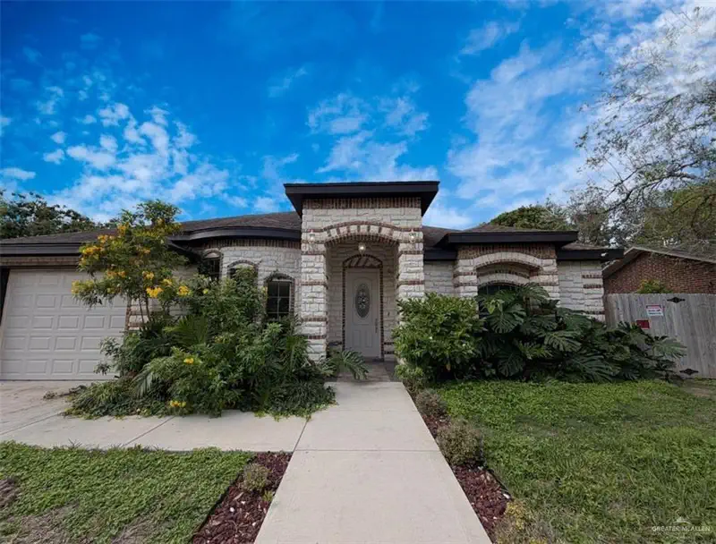 1206 E Maurer Street — photo