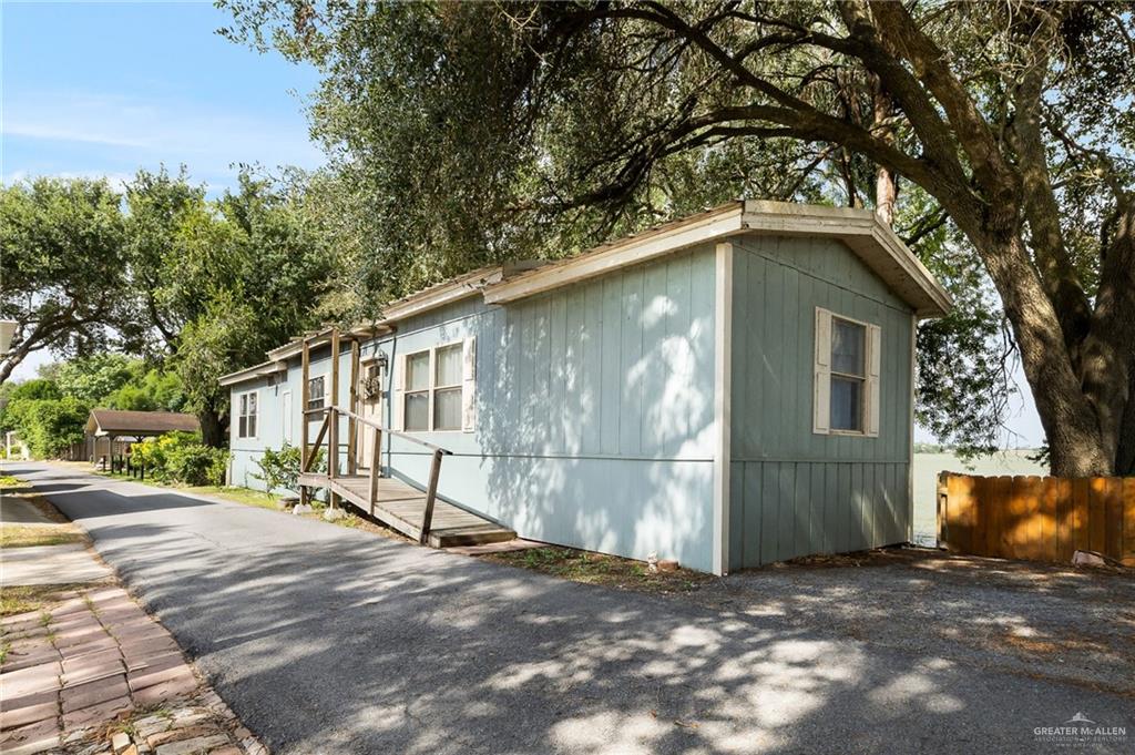 8406 Lago Vista Drive — photo
