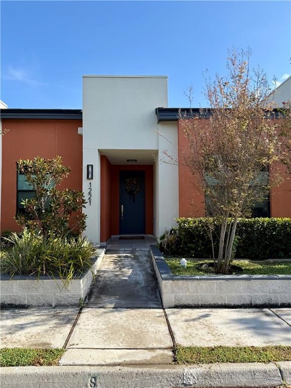 1221 Ozark Avenue — photo