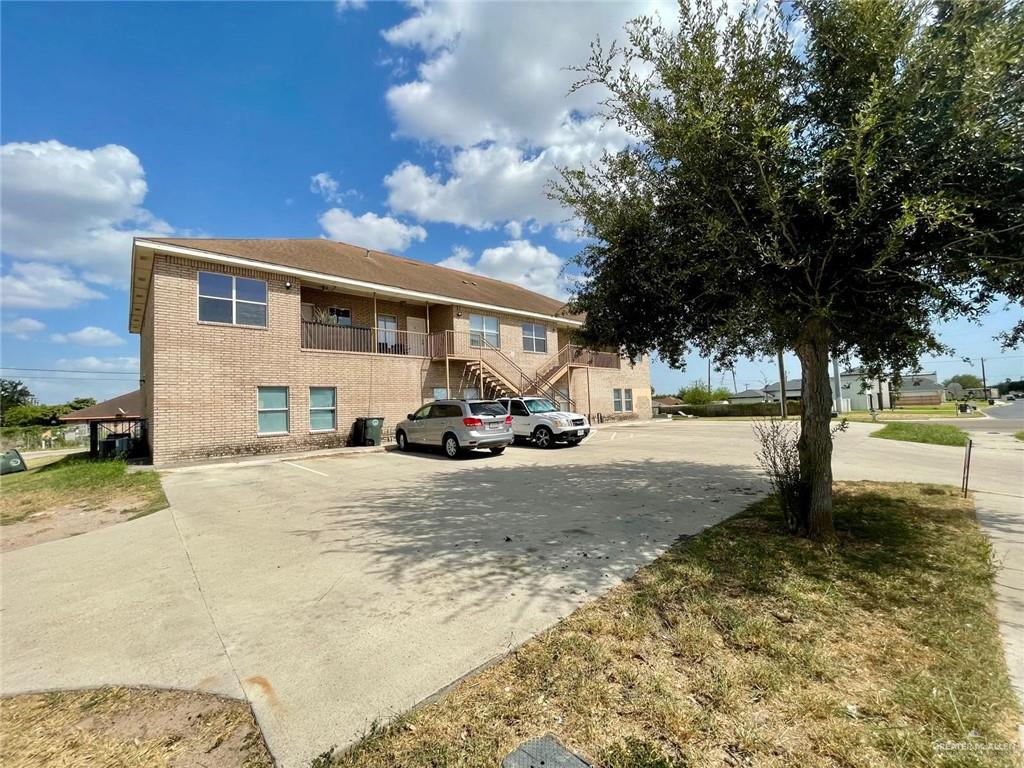 3200 Hill Crest Drive — photo