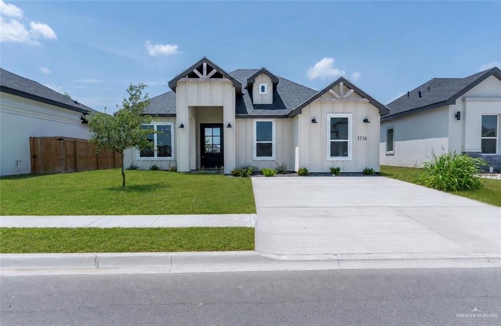 1116 E Acacia Drive — photo