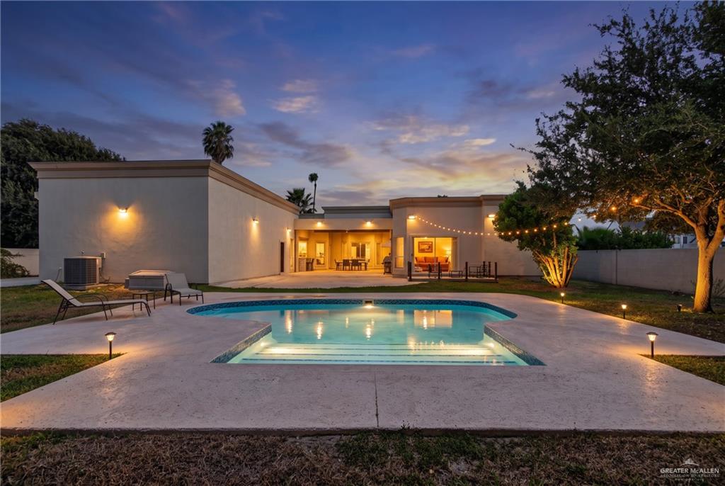 2702 Santa Ana — photo