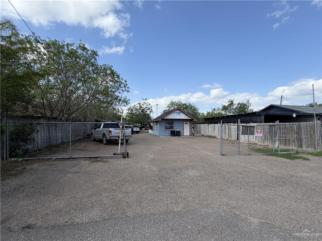 206 W Dicker Drive — photo