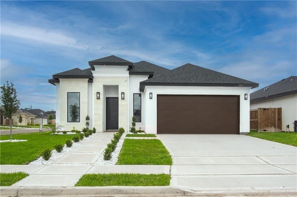 1015 E Pecan Street — photo