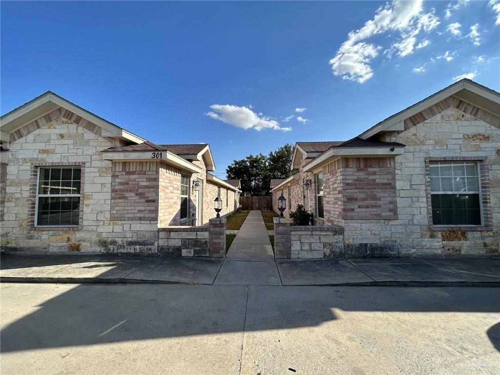 215 W Albatross Avenue C — photo