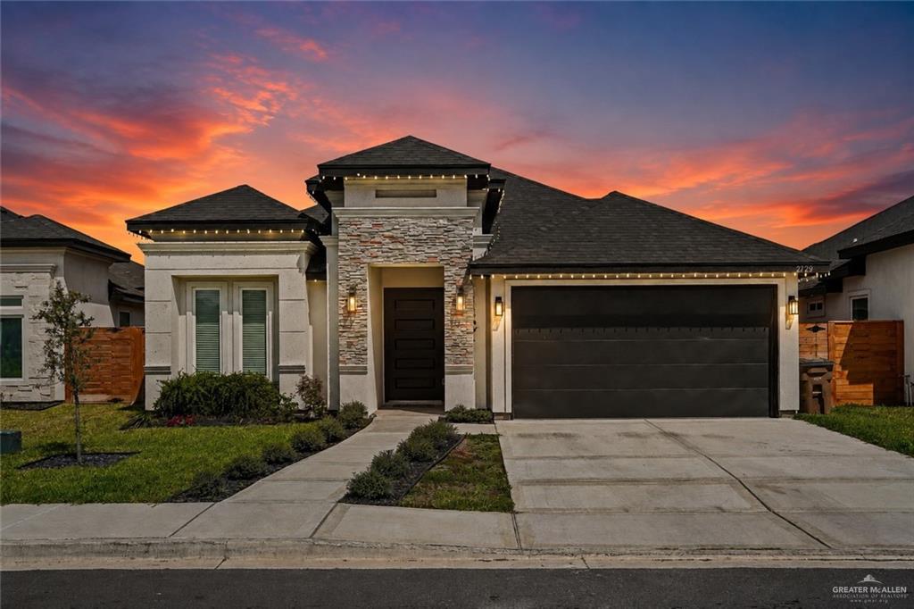 2729 E Conroe Road — photo