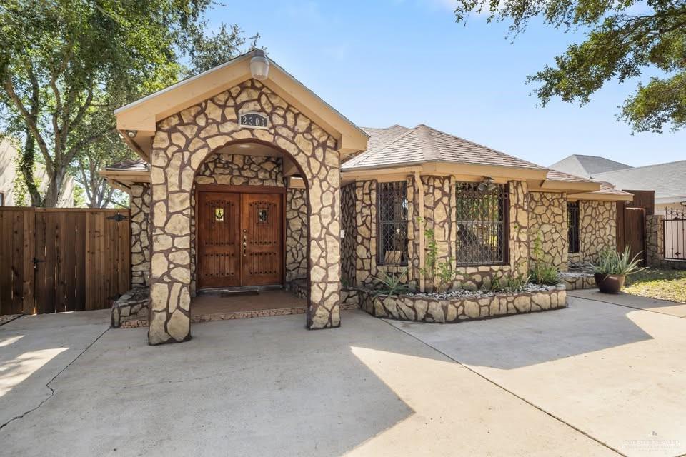 2306 Flores Drive — photo