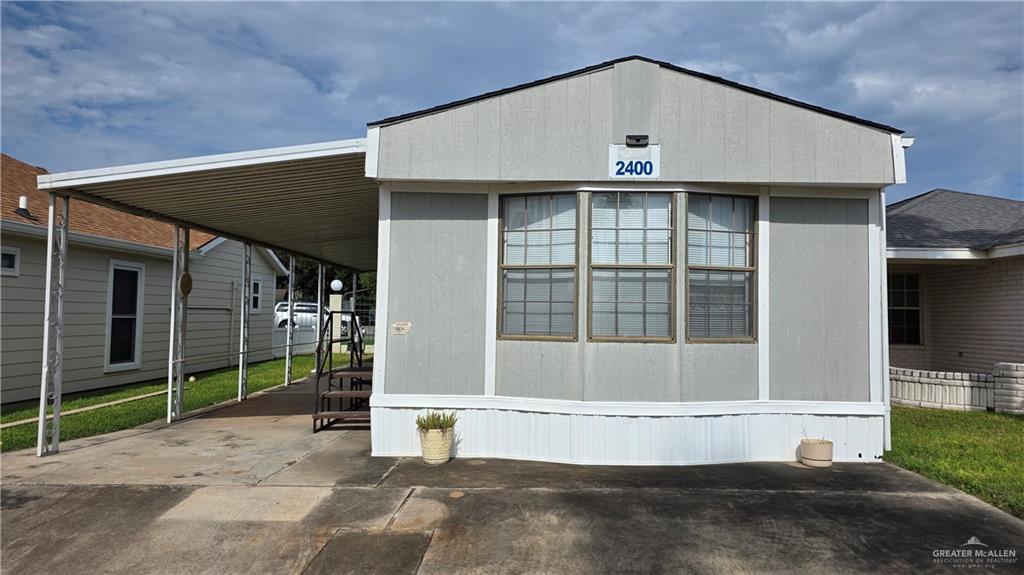 2400 Bobolink Circle W — photo