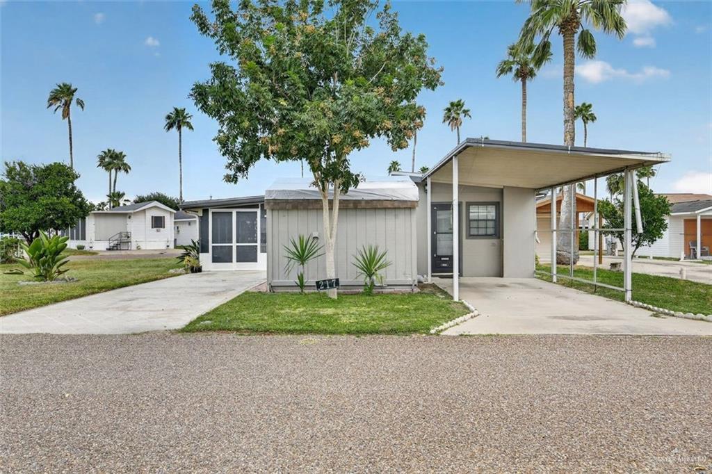 2217 Bobolink Circle W — photo