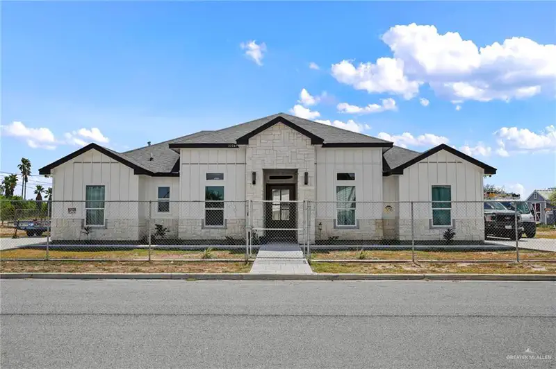 23247 Uresti Road — photo
