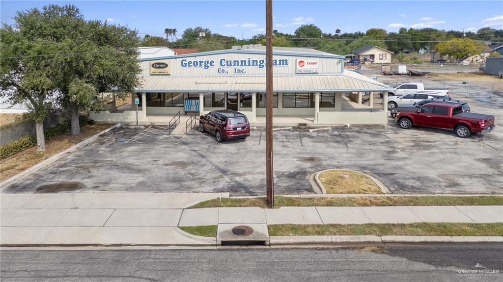 610 N Expressway 77 — photo