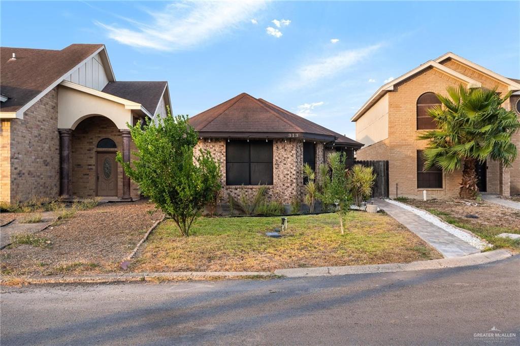 313 Ashley Court — photo