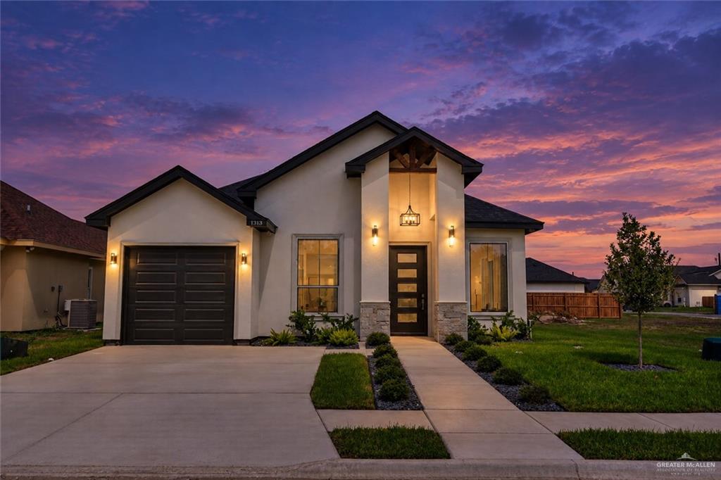 1313 E Acacia Drive — photo
