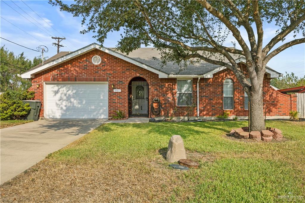 701 E Parkwood Drive — photo