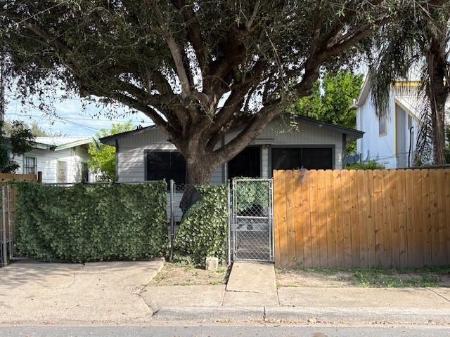 113 E Martinez Street — photo