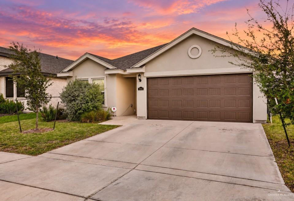 2608 N Day Lily Avenue — photo