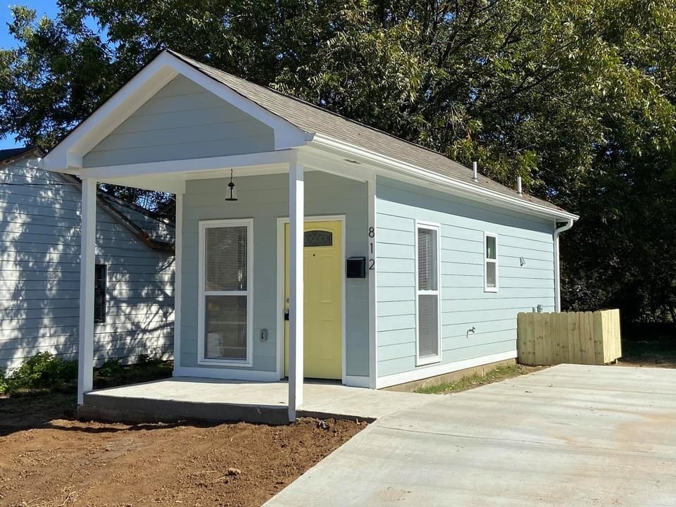 1435 Hyde Park Blvd — photo