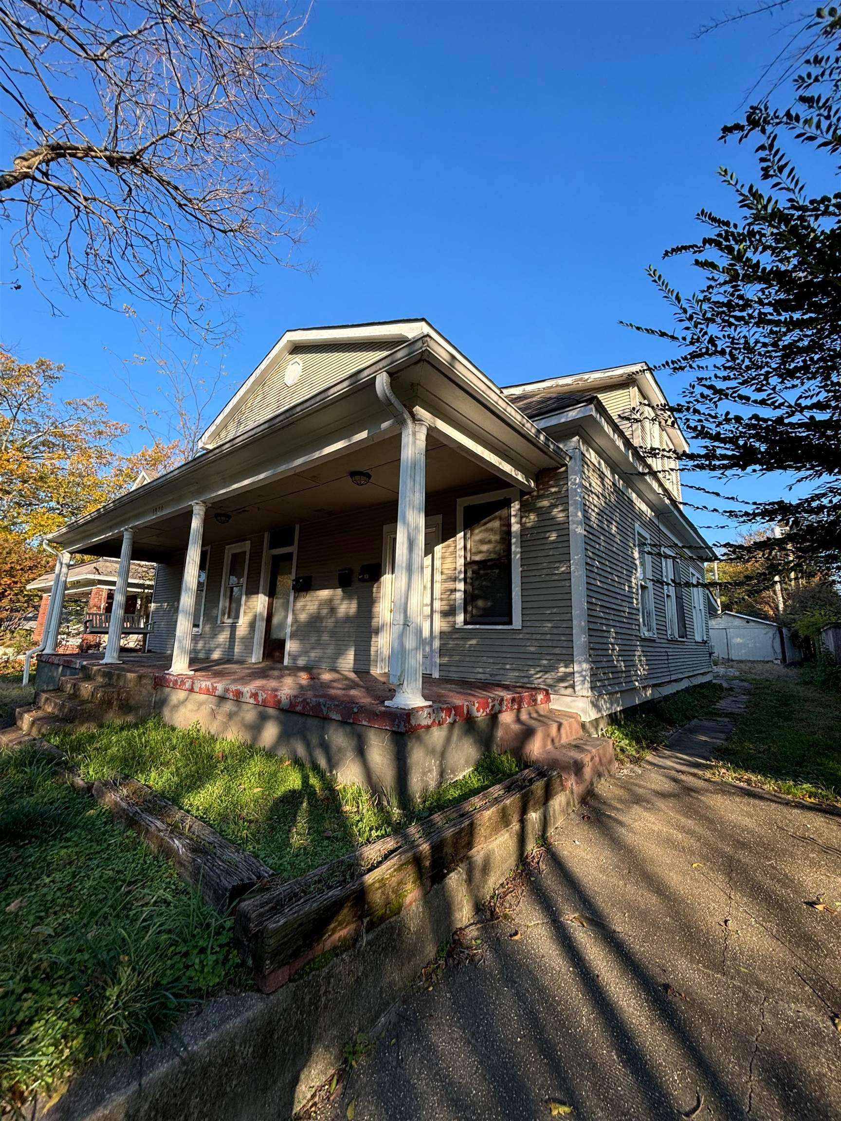 1920 Oliver Ave — photo