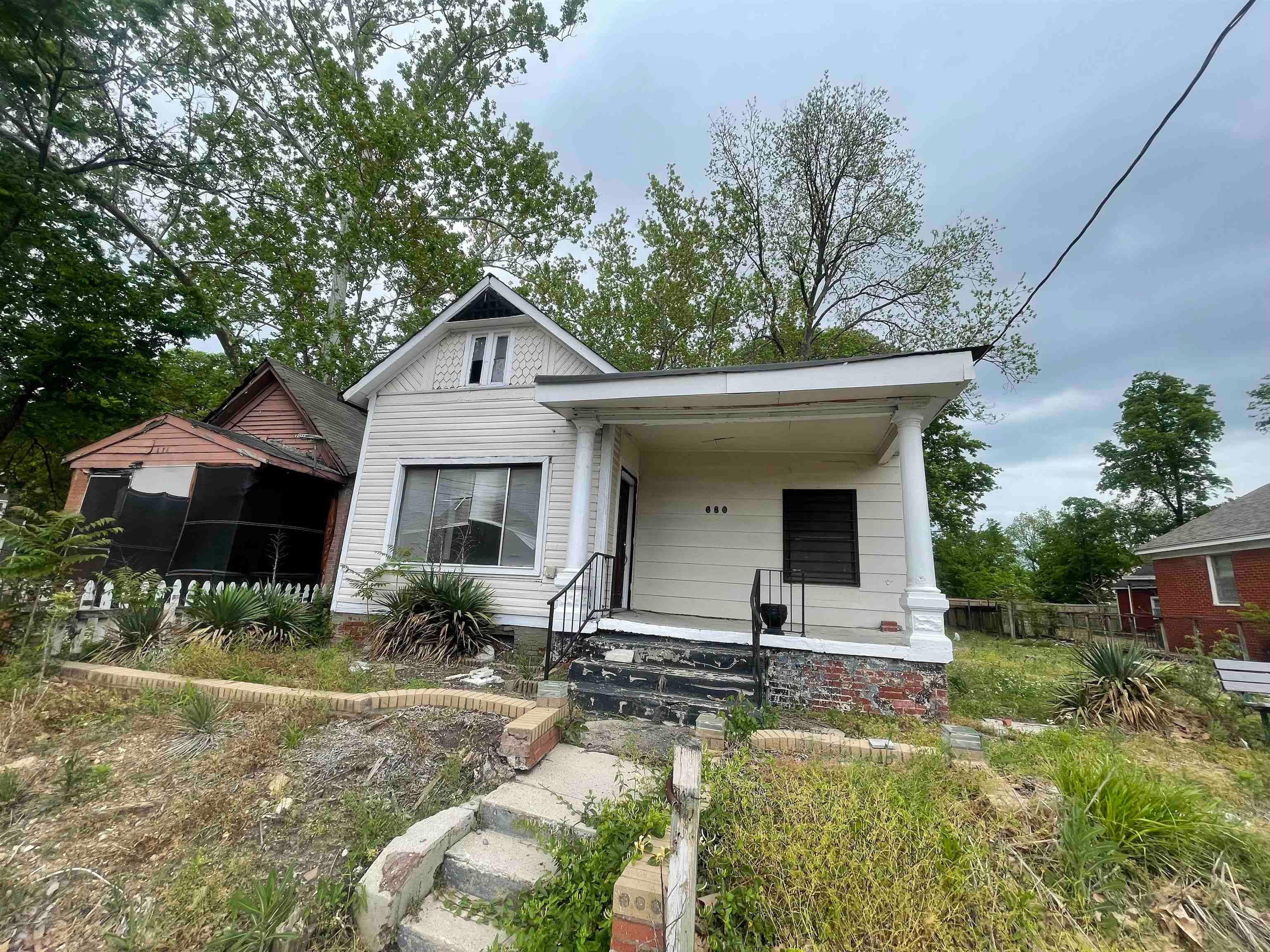 680 Looney Ave — photo