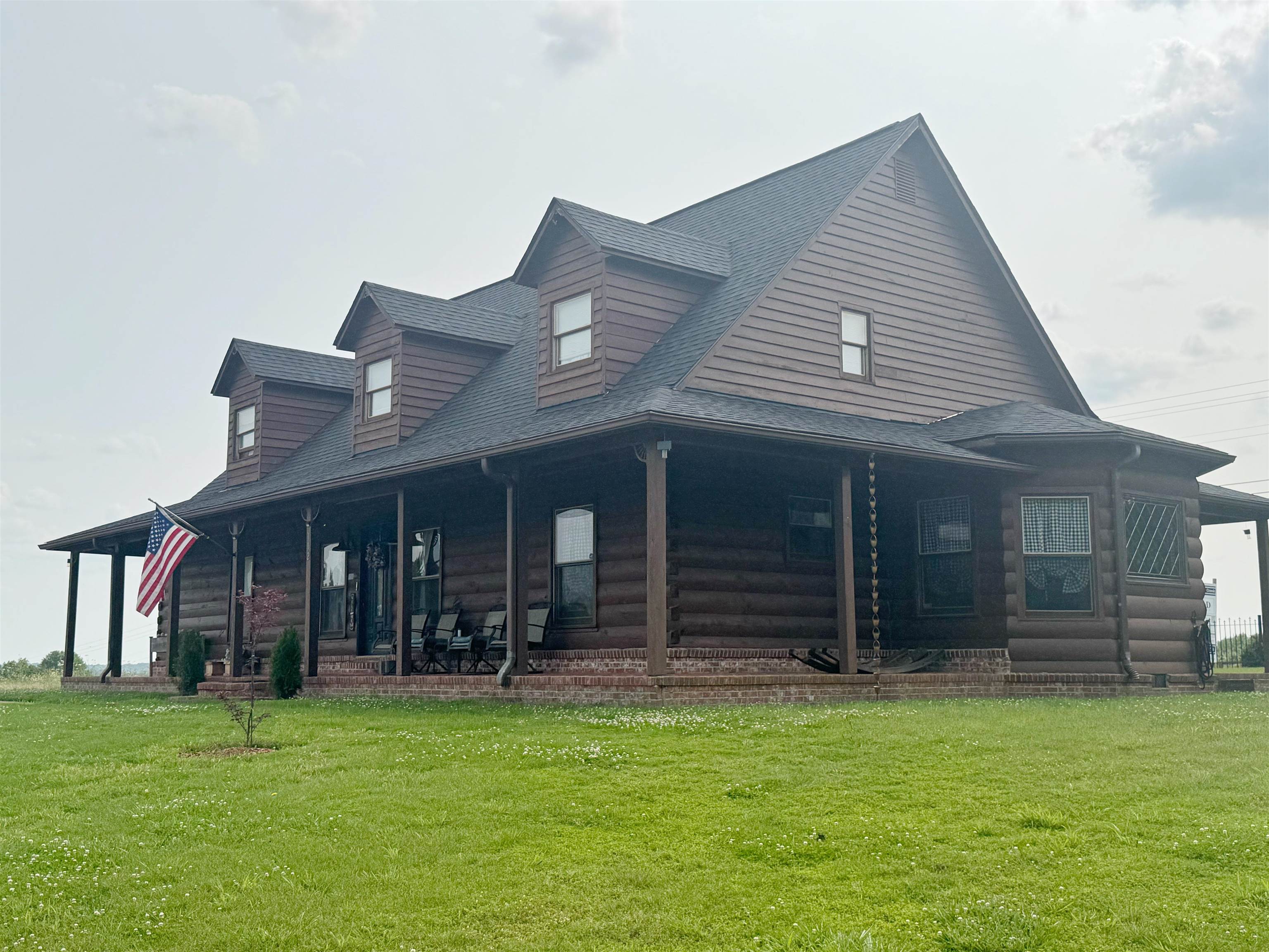 112 York Commons Ln — photo
