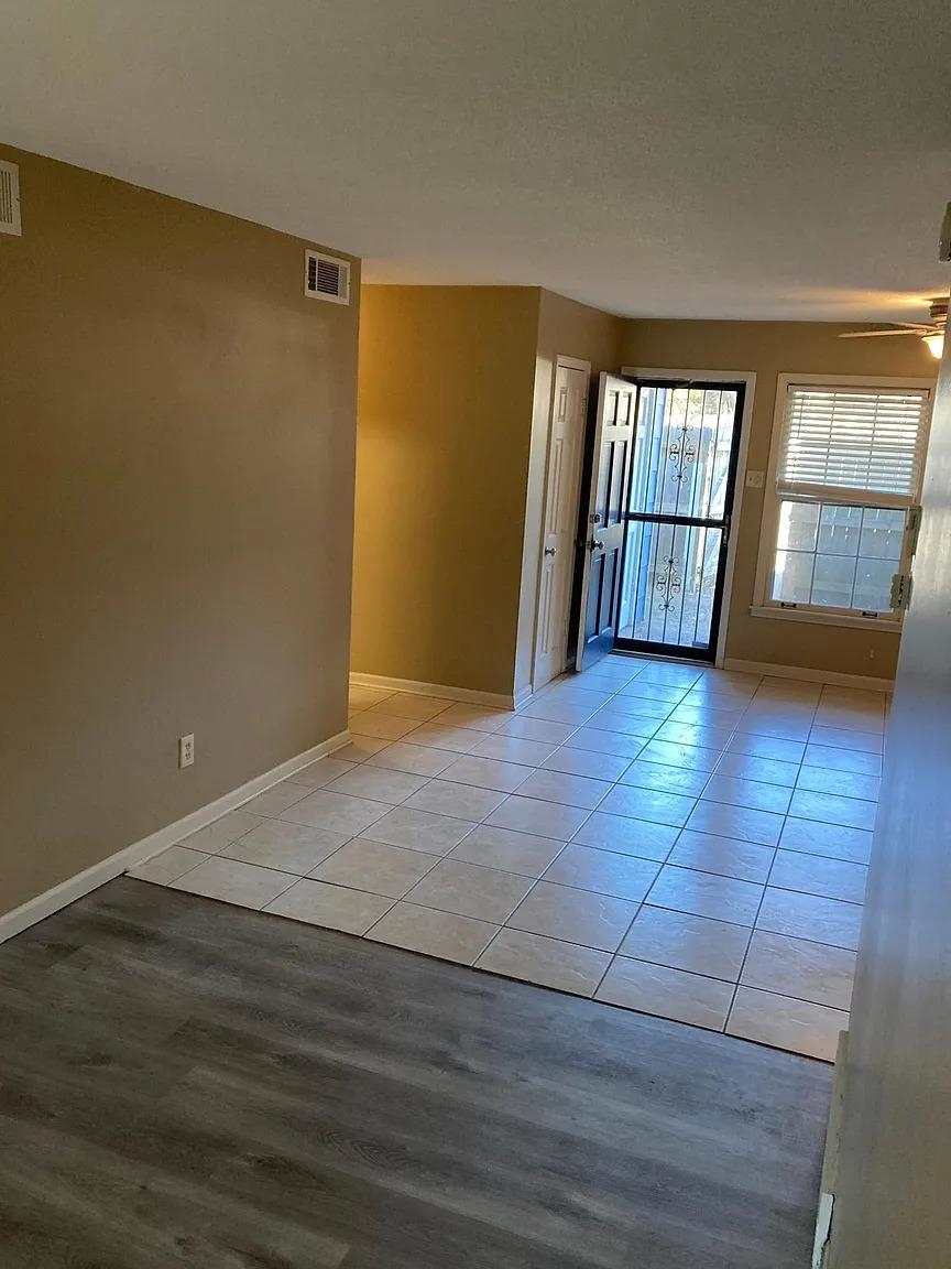 3388 Lord Dunmore CV — photo
