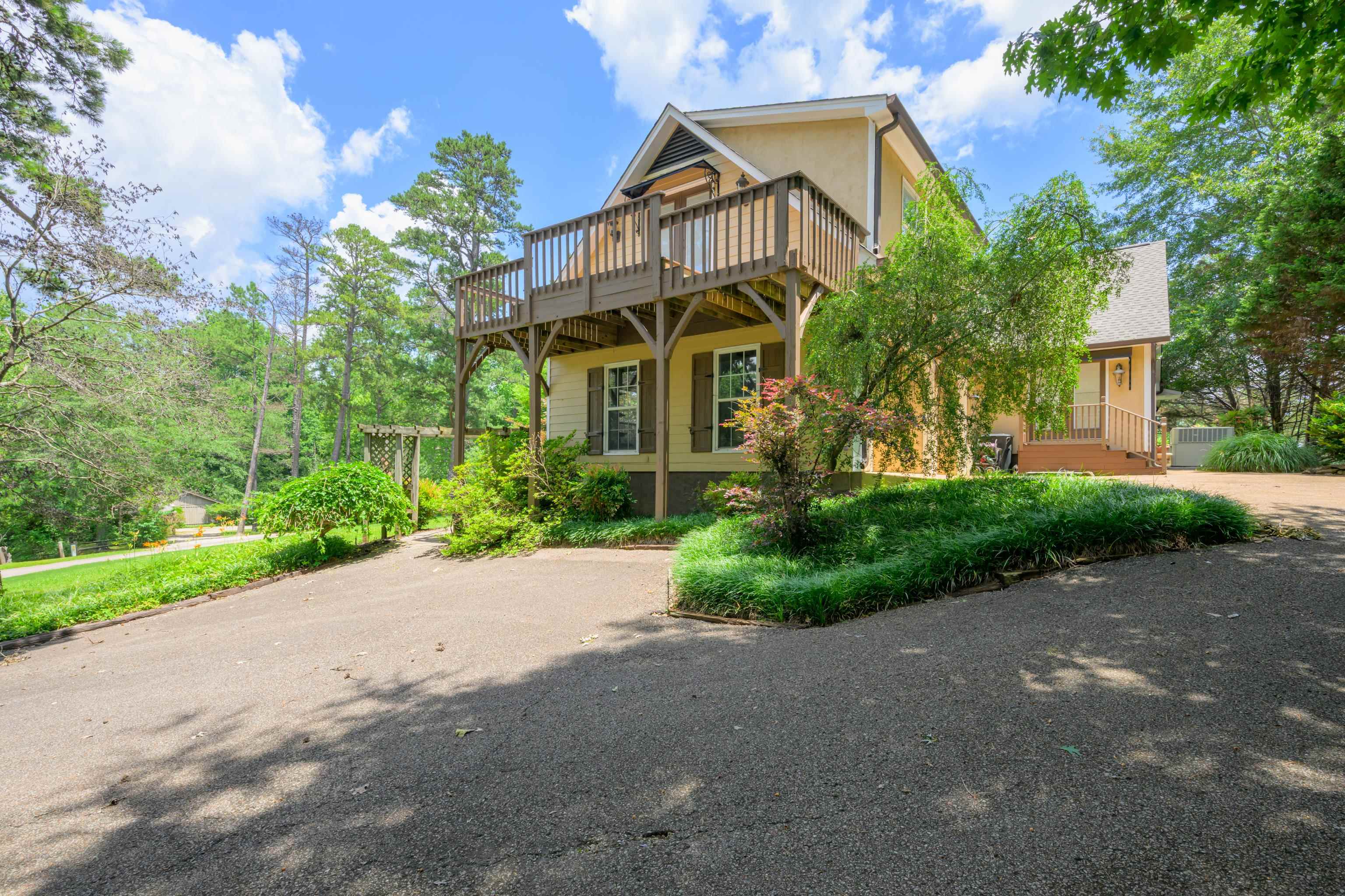 685 River Cliff Ln — photo