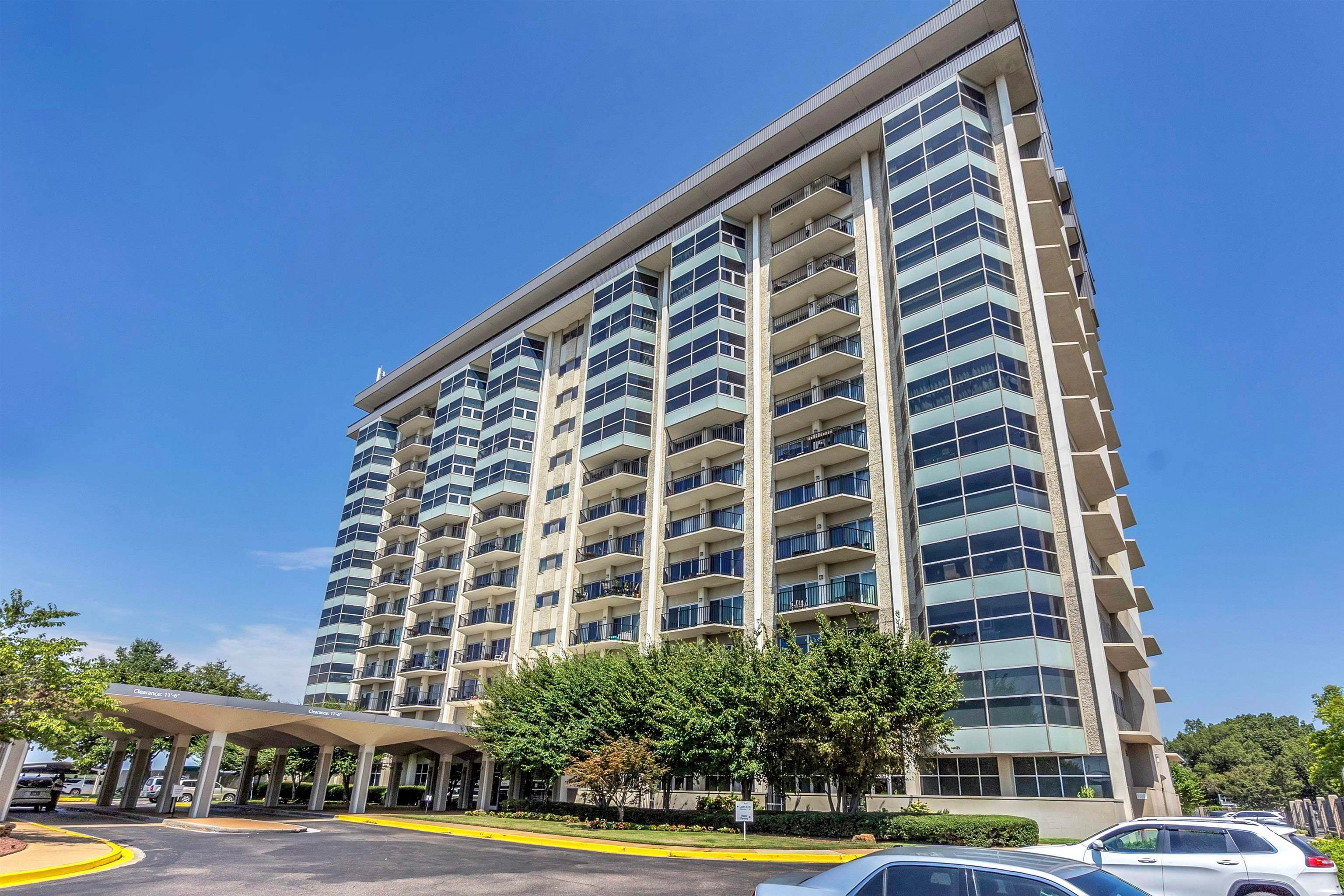 655 Riverside Dr 206 — photo