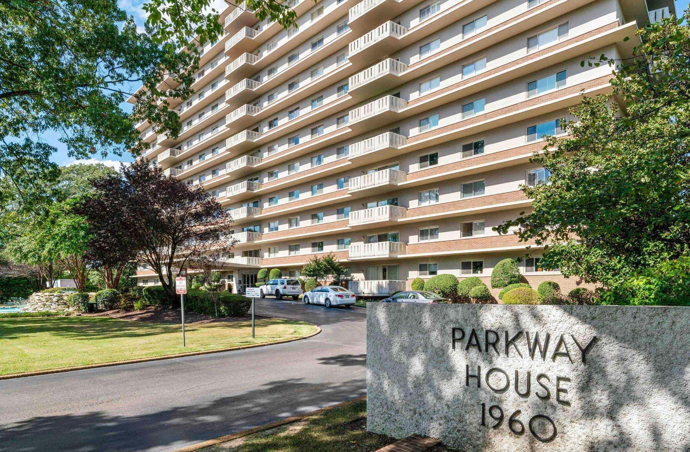 1960 N Parkway Ave 901 — photo