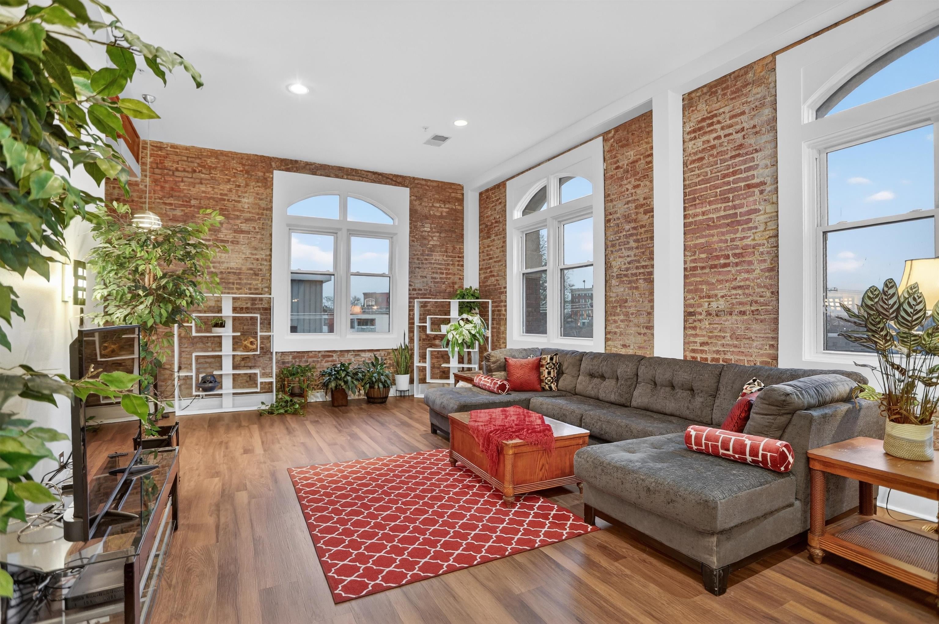 435 S Front St 307 — photo