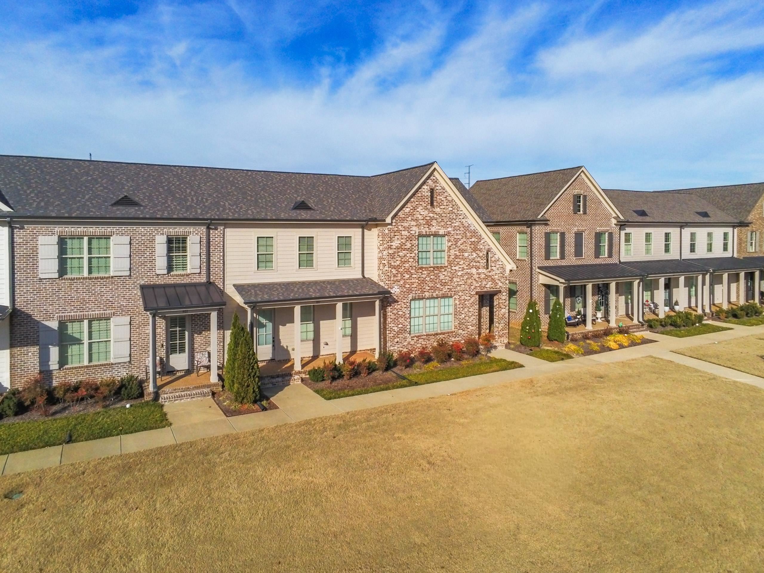 897 Ufton Aly — photo