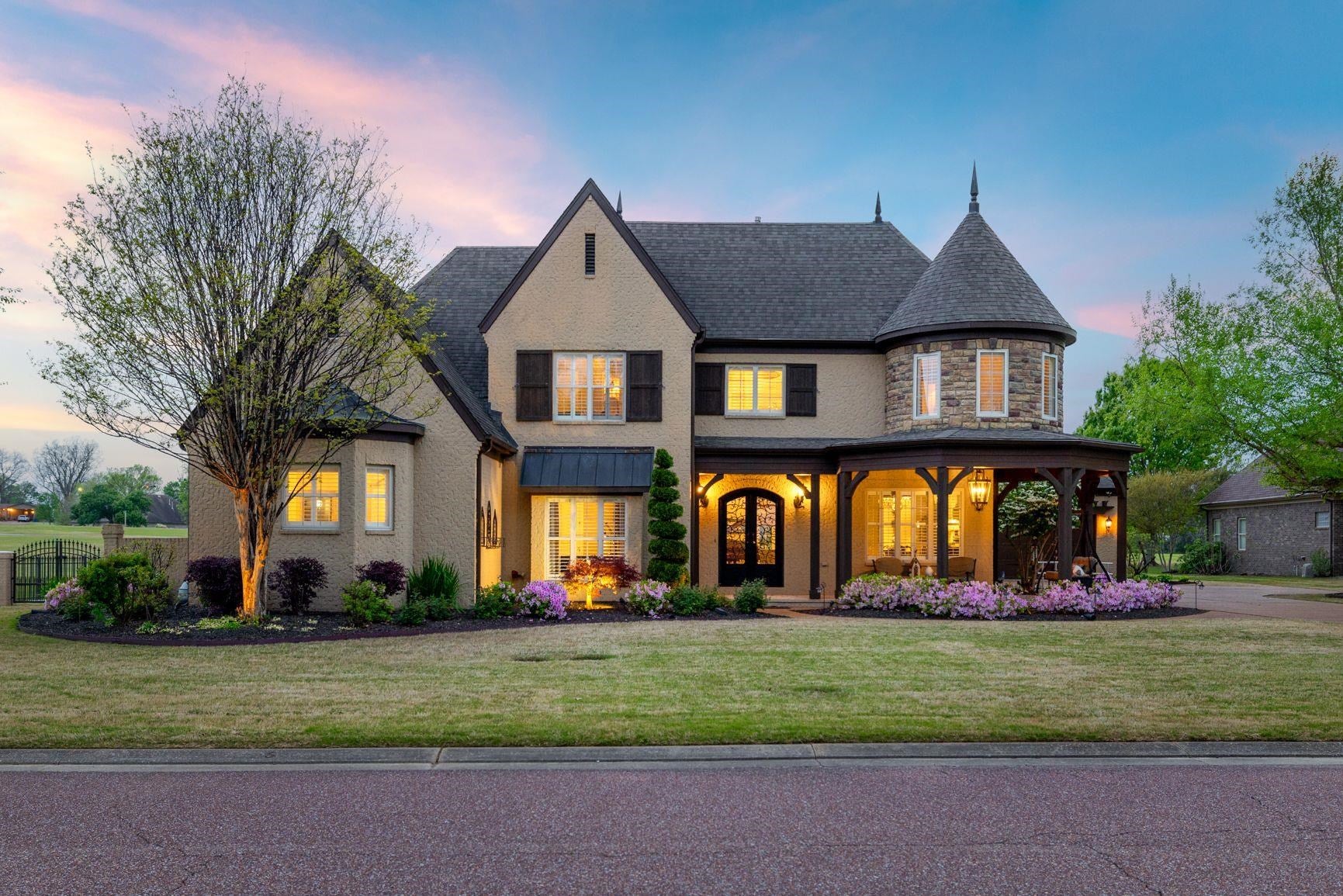 527 Fairway Dr — photo
