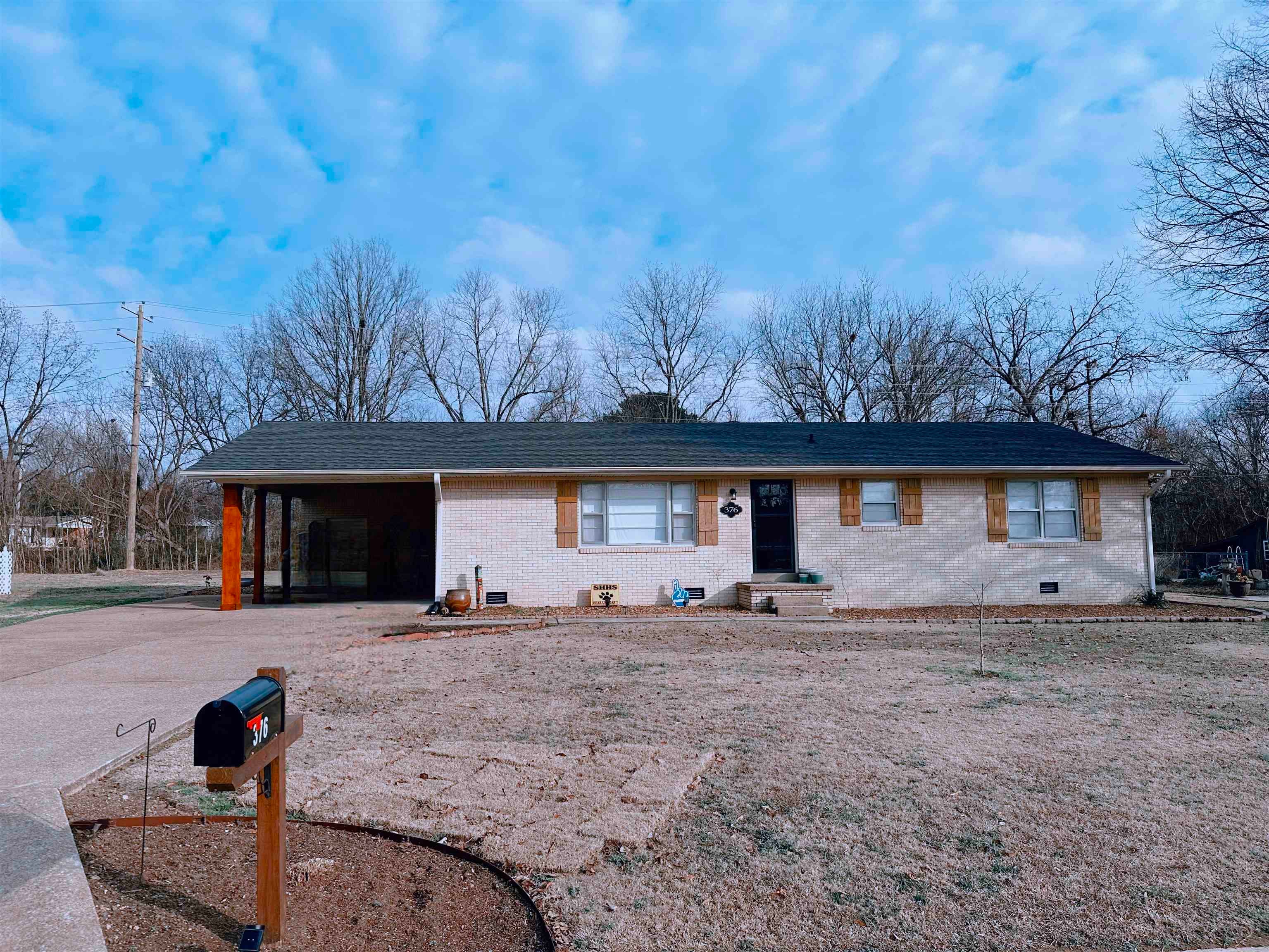 376 Sunset Dr — photo