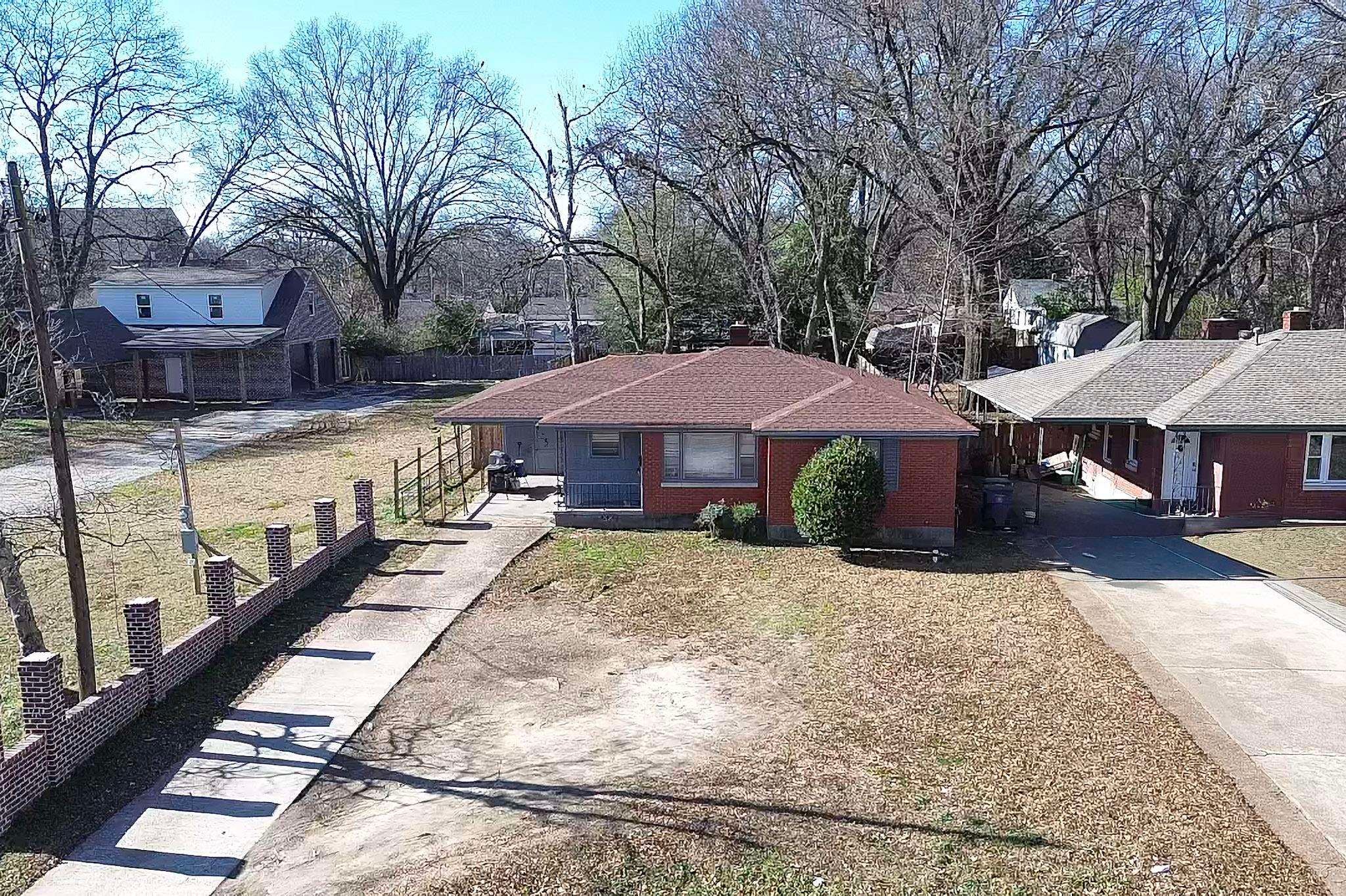 705 Stratford Rd — photo