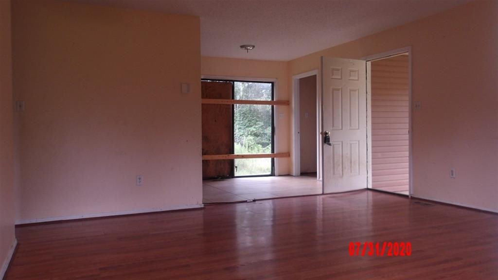555 Price Rd — photo