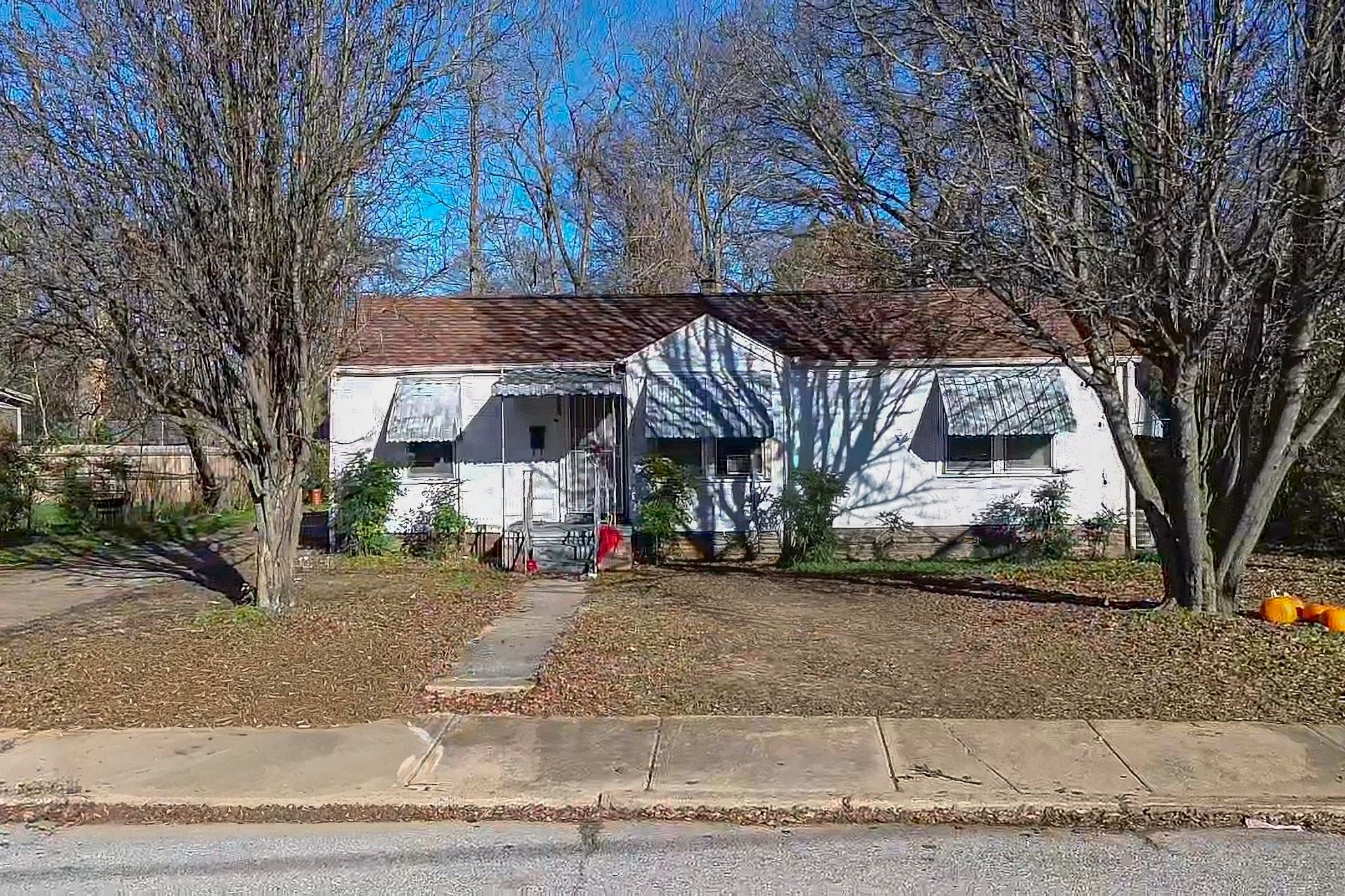 3818 Grey Rd — photo