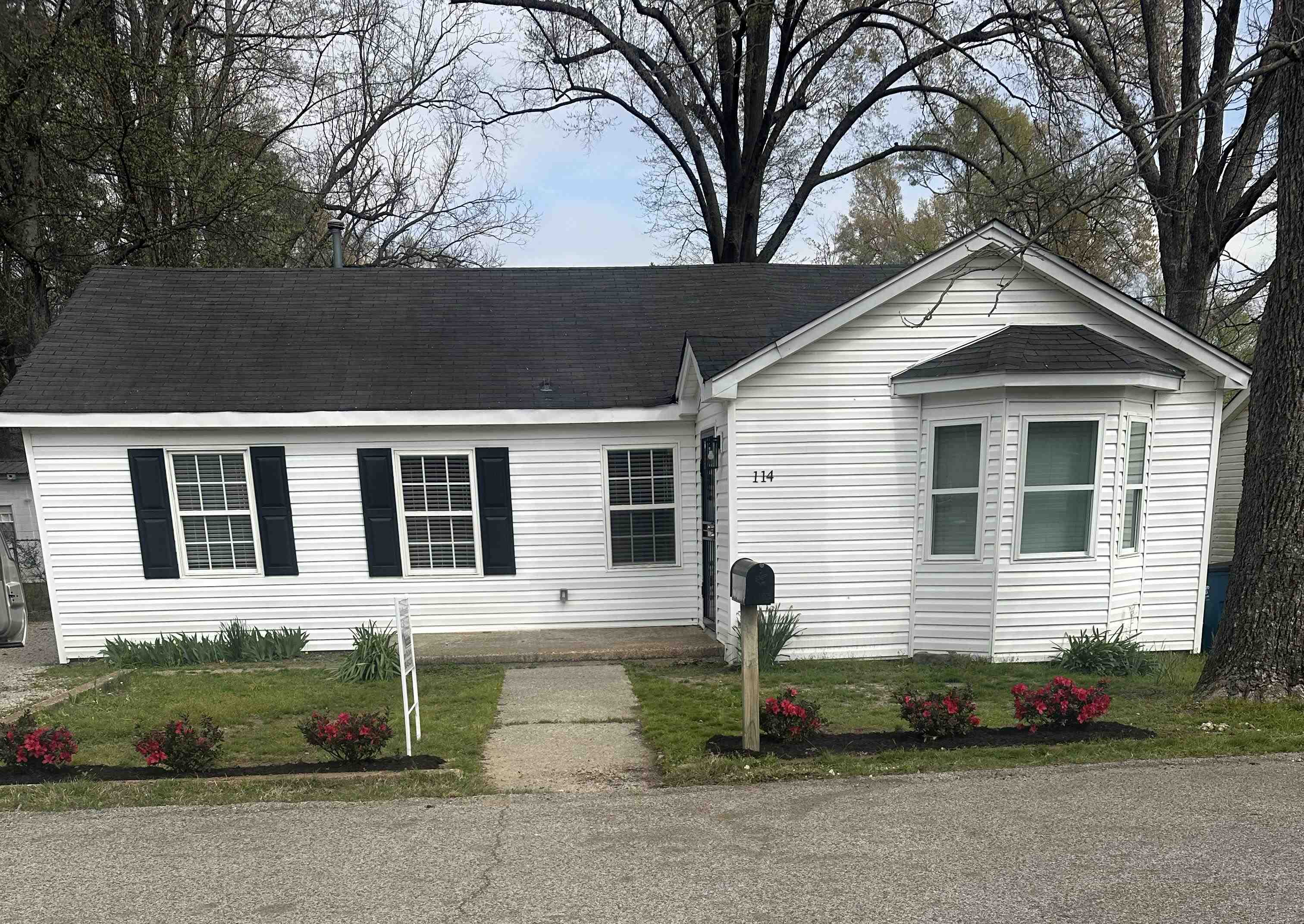114 Boyce Ave E — photo