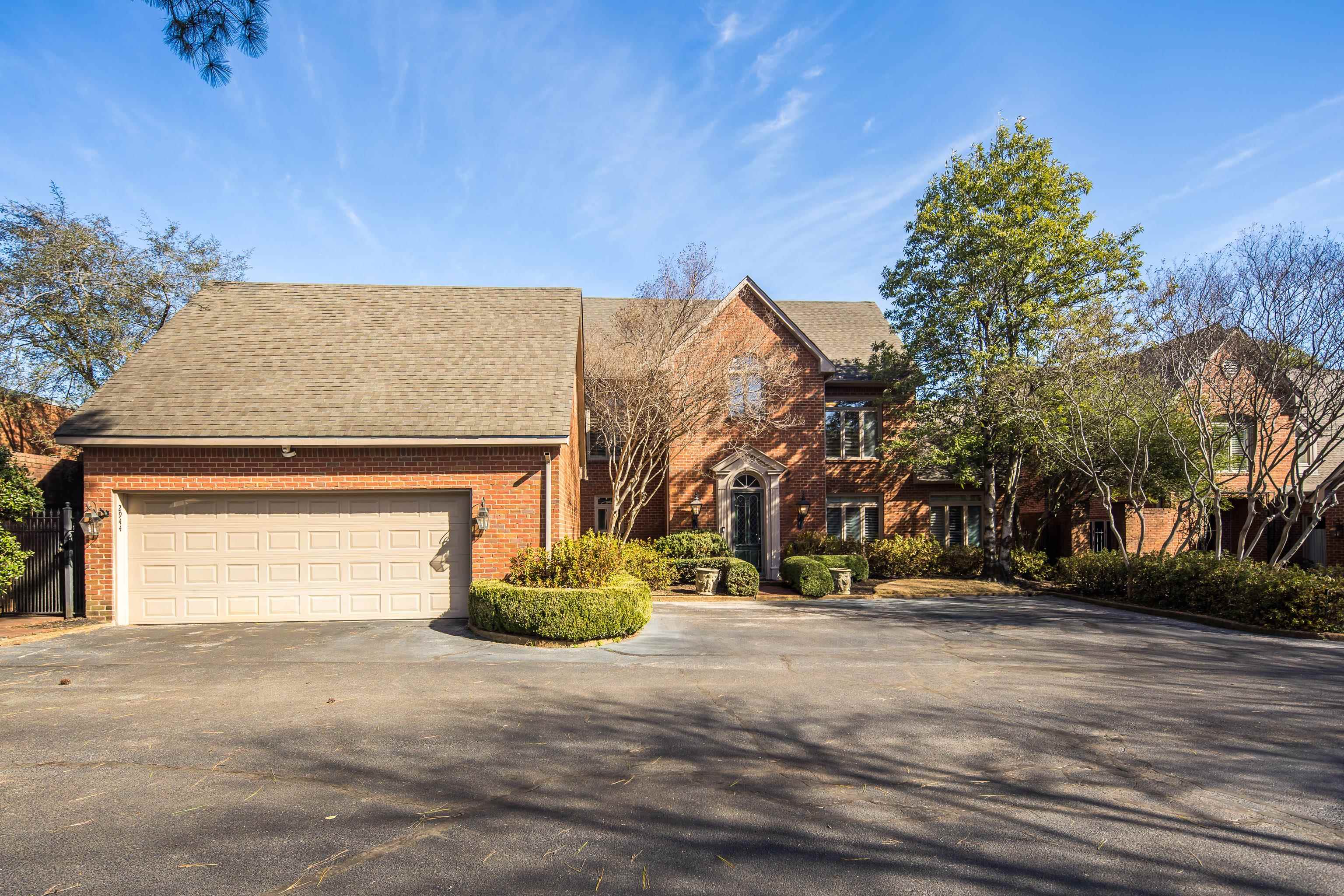2944 Gardens Way — photo