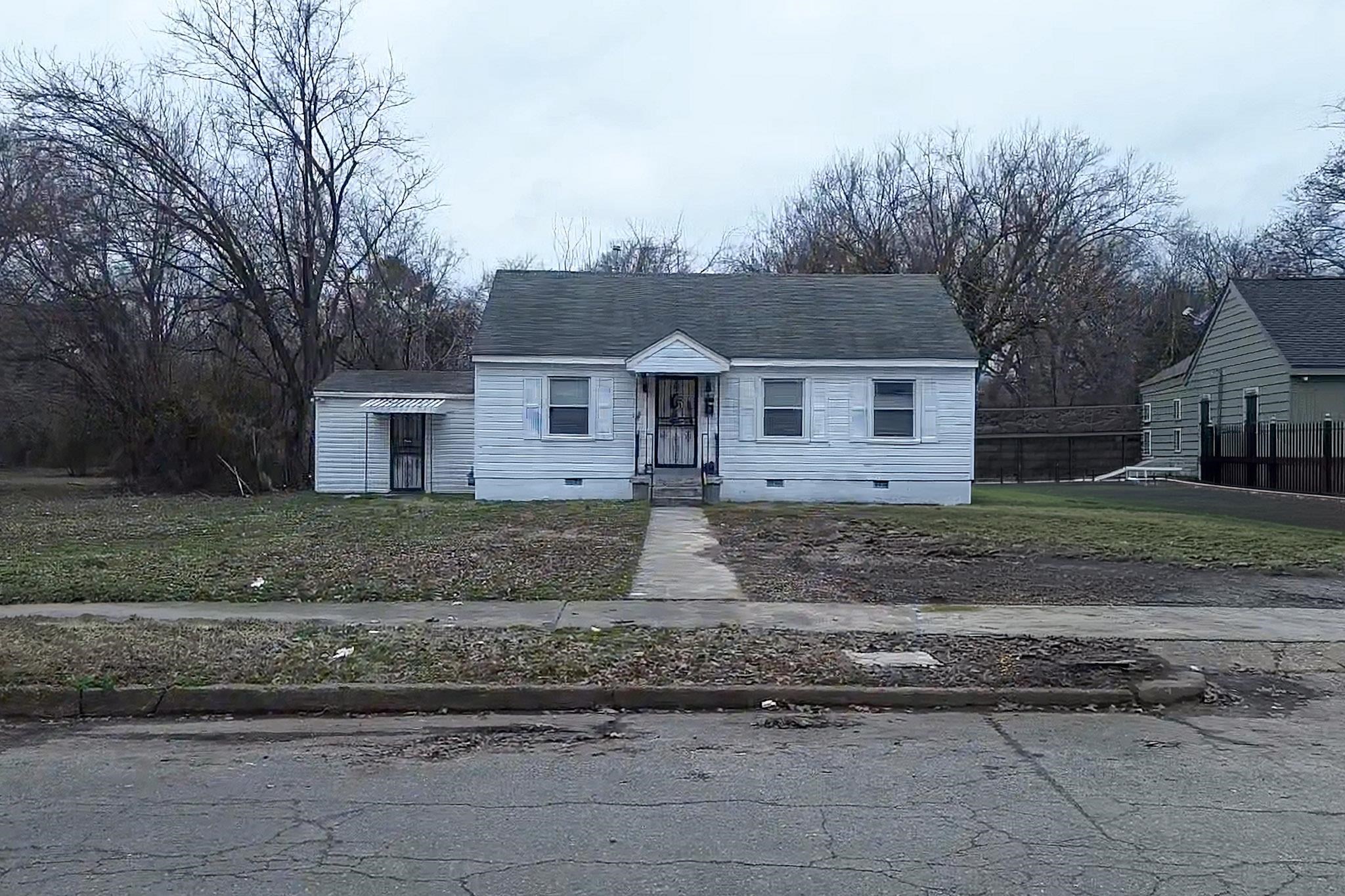 1327 W Victor Dr — photo