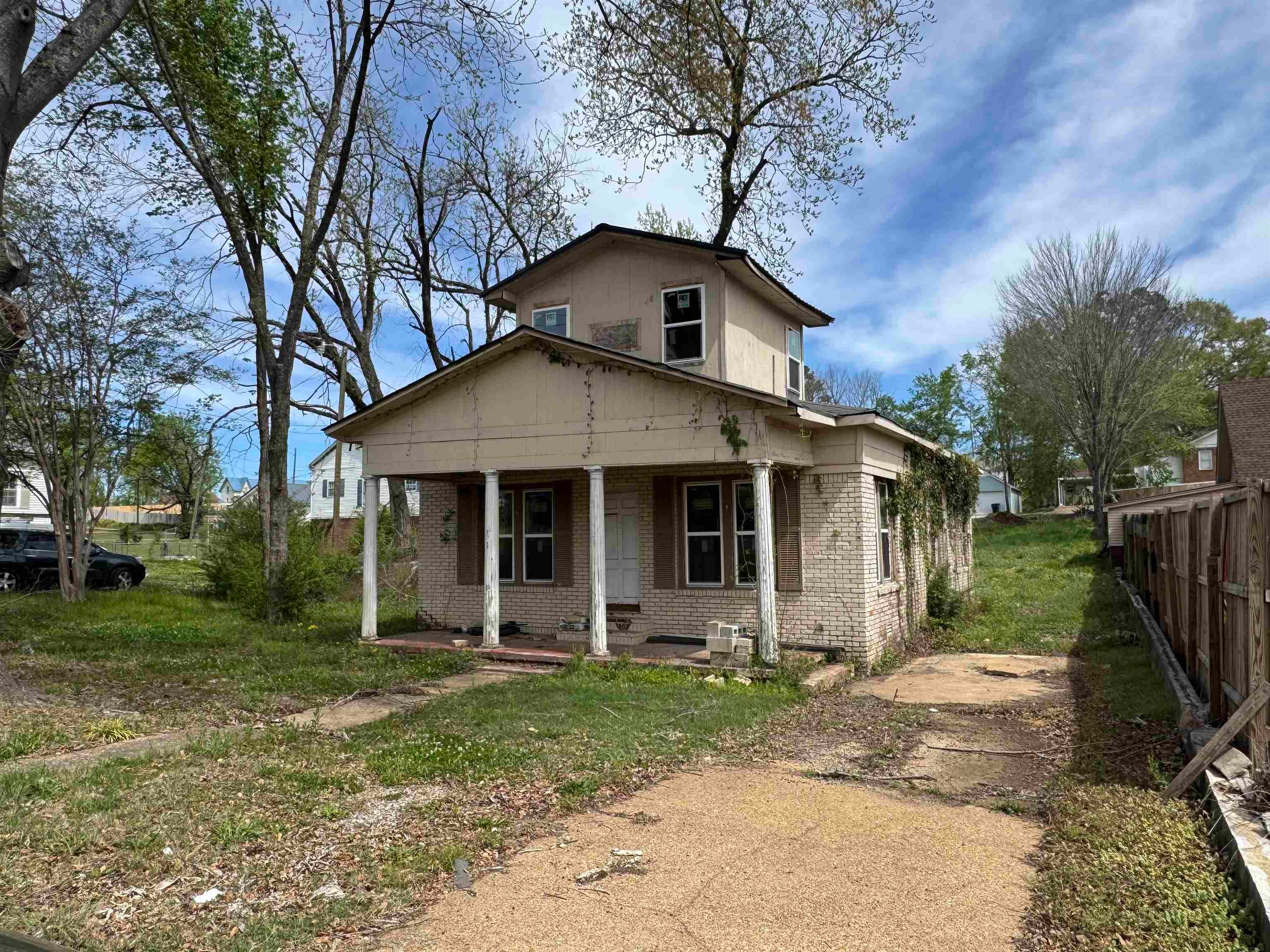 311 W Court Ave — photo