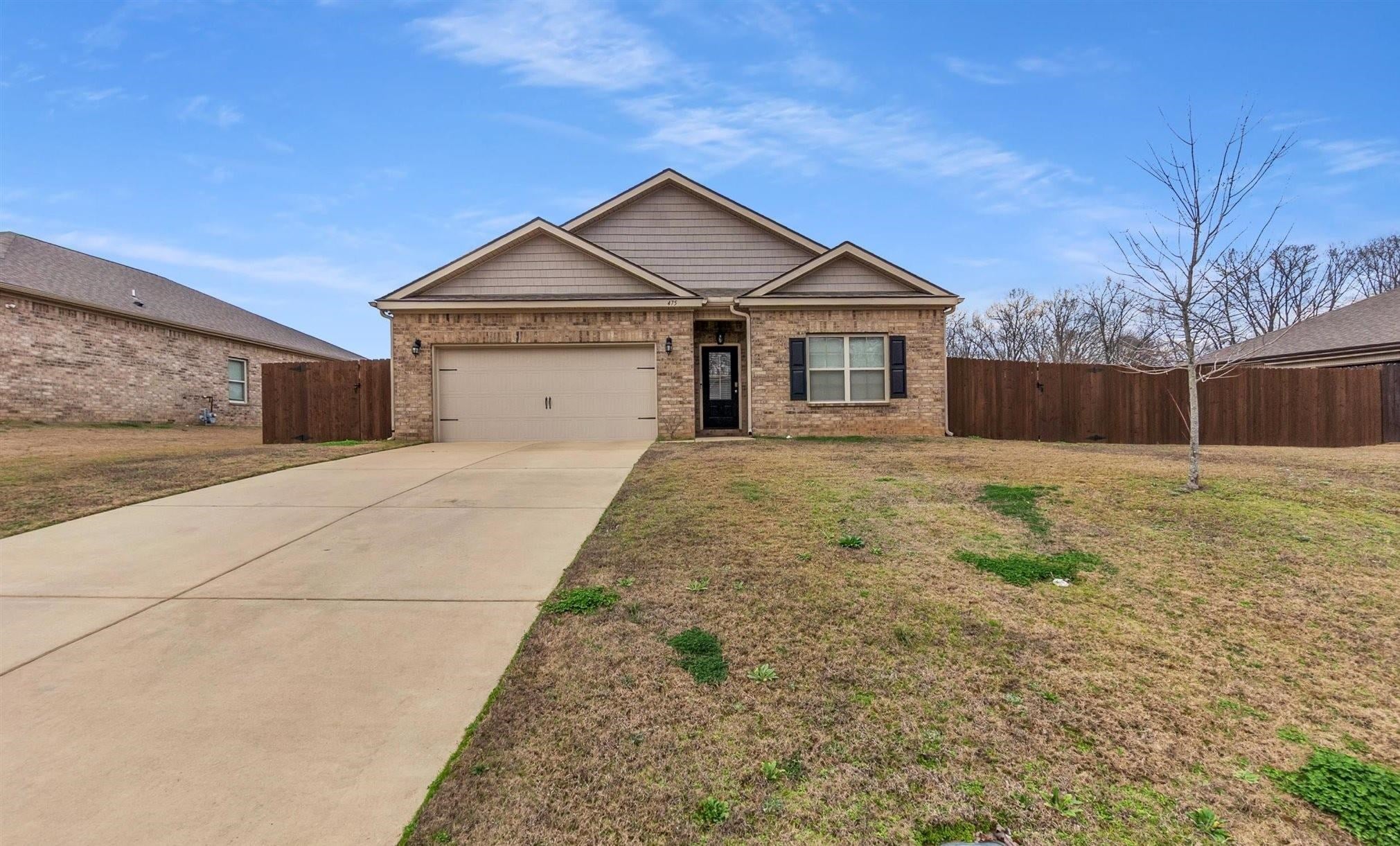 475 Lilly Dr — photo