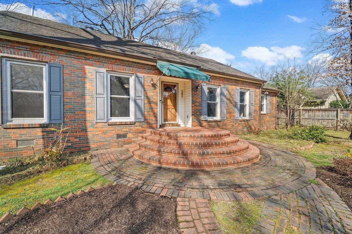 353 Colonial Rd, Memphis, TN 38117 — photo 2