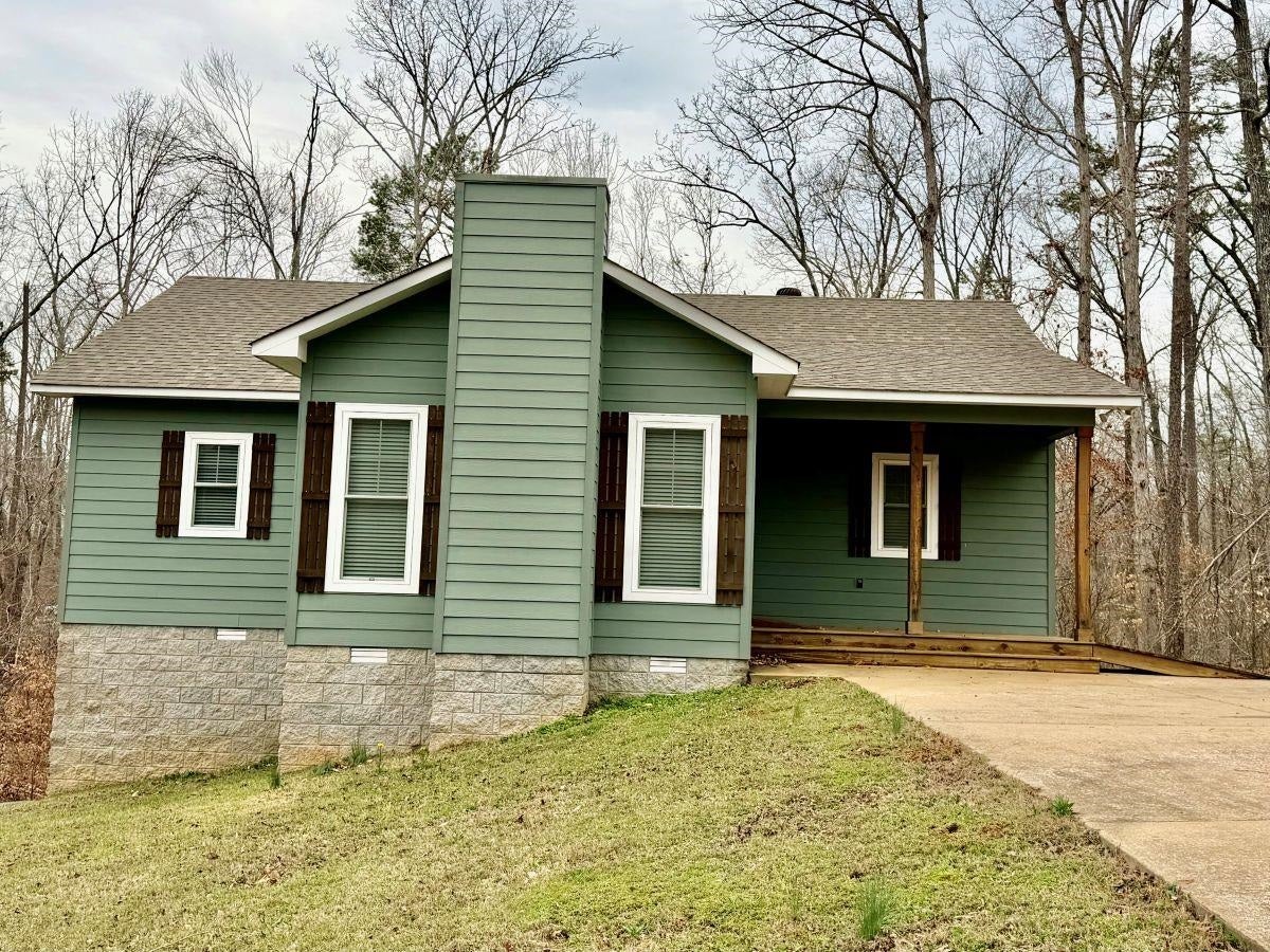 200 Chval Dr — photo