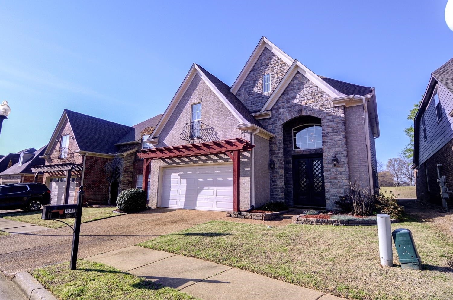 7656 Glen Laurel Way — photo