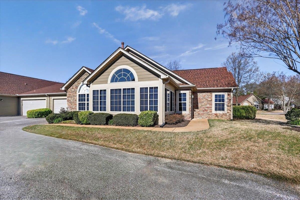 1693 E Southfield Cir — photo